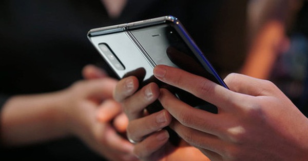 Galaxy Fold: Chiếc smartphone dành cho các sếp!