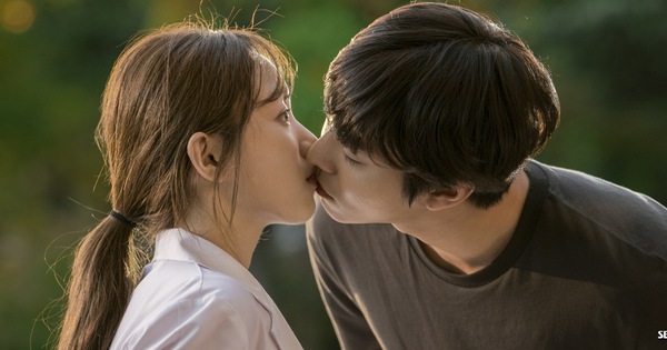 Nhờ nụ hôn của Lee Sung Kyung và 