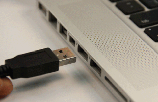 Cha đẻ cổng kết nối USB cảm thấy hối hận vì thiết kế khiến người dùng phải đút 3 lần mới vào