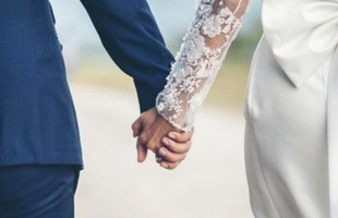 Đám cưới bị hủy do Covid-19, cặp đôi game thủ vẫn quyết định tổ chức lễ thành hôn theo một cách khiến họ hàng hai bên “ngã ngửa”