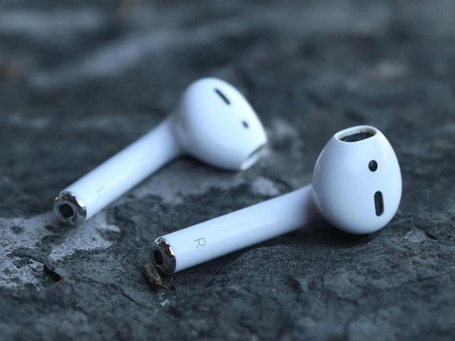 Case tai nghe không dây AirPods có thể sạc pin cho iPhone?