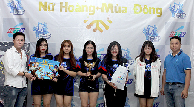 HTVC & IGP Gaming trao cúp vô địch cho các nữ game thủ xinh đẹp, tài năng tại giải đấu Nữ hoàng mùa đông