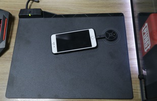 Cận cảnh Corsair MM1000 - Pad chuột kiêm sạc điện thoại không dây công nghệ cao xịn xò