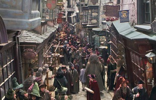 Harry Potter: Hộp Ăn vặt Giả bệnh và 10 thứ tuyệt vời nhất bạn nên mua tại Hẻm Xéo
