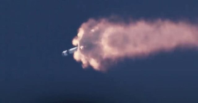 SpaceX thực hiện thành công chuyến bay lịch sử đưa người vào không gian